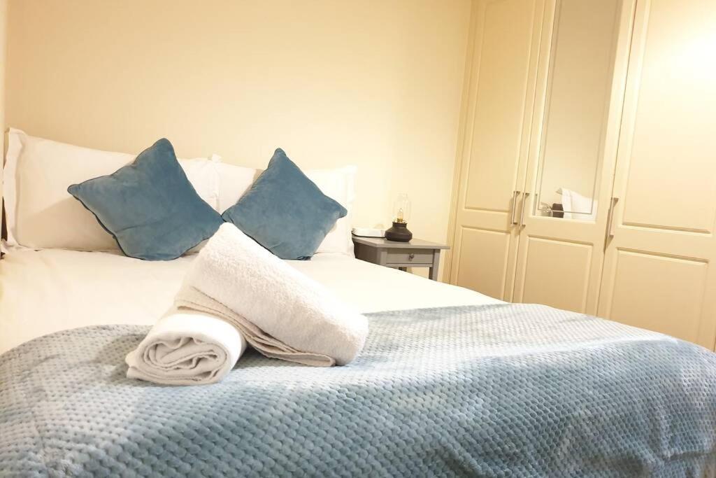 Large 3 Bed, Galway City Centre Leilighet Eksteriør bilde