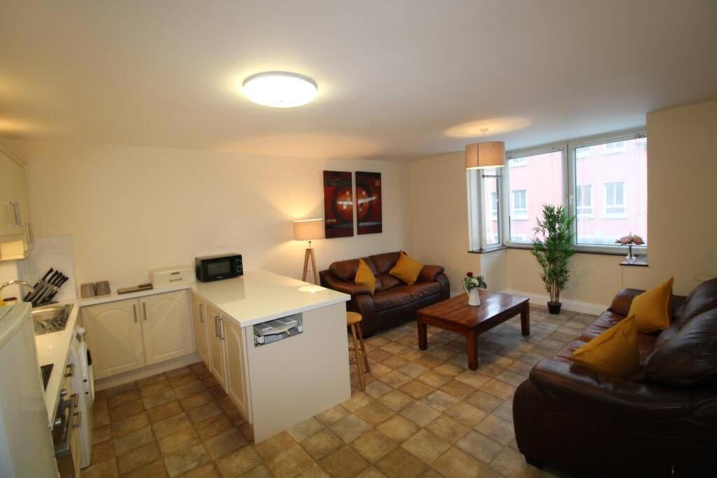 Large 3 Bed, Galway City Centre Leilighet Eksteriør bilde